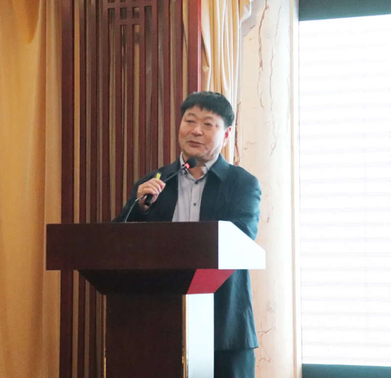 永乐高生物闪灼山东畜牧会，共绘畜禽养殖新篇章