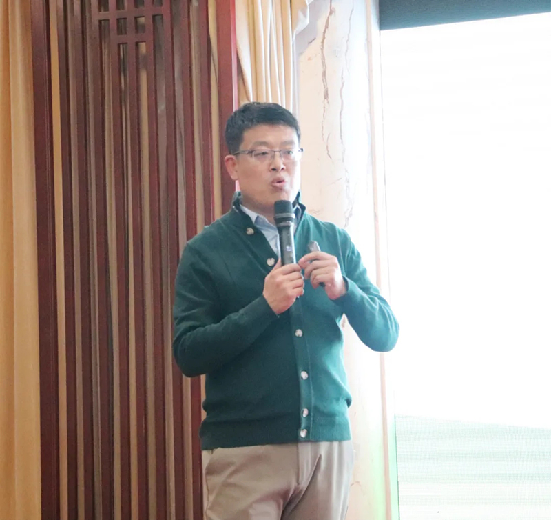 永乐高生物闪灼山东畜牧会，共绘畜禽养殖新篇章